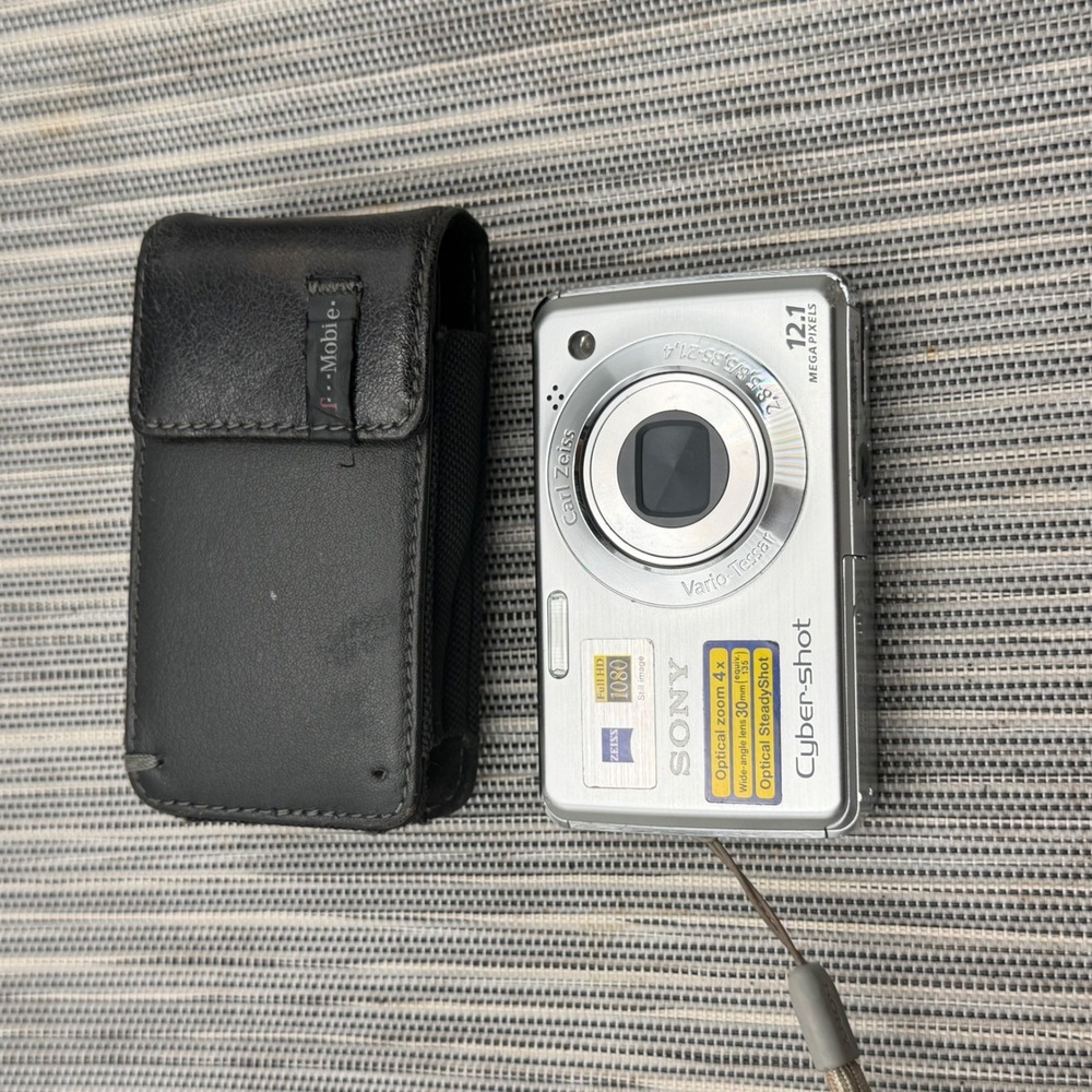 Sony Cyber-shot DSC-W220 12.1MP Digital Camera Silver 4x Zoom 4GB Card Case